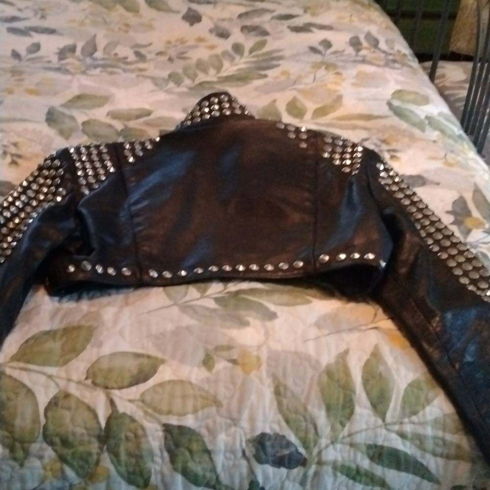 Sexy, punk,goth,trendy,fun Kenny O'BRIEN crop studded leather jacket. - Picture 3 of 5